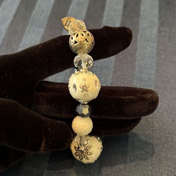 NWT Angelas Designs handmade White silver clear beaded stretch bracelet - Picture 8 of 10